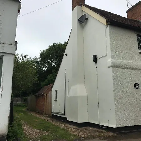 Village Period Cottage Wolston Exterior photo
